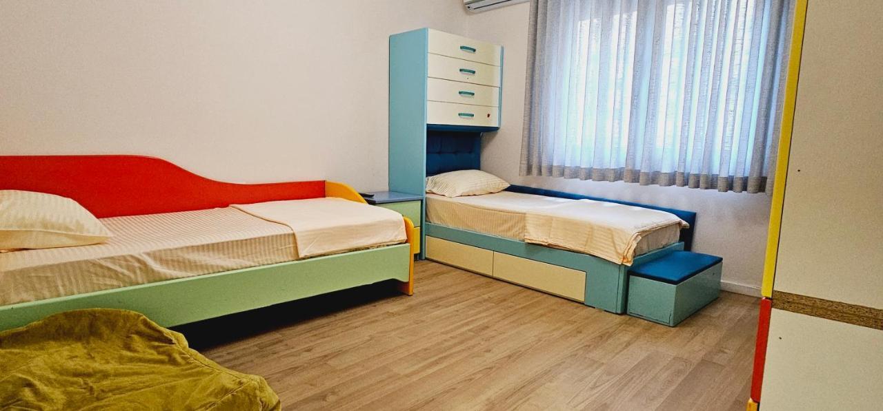 Apartman Discover From Our 3-room With Free Parking-komuna E Parisit *