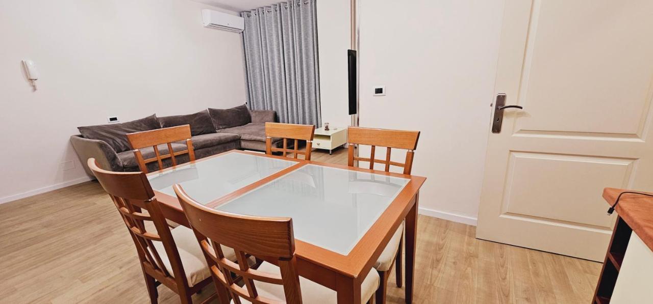 Apartman Discover From Our 3-room With Free Parking-komuna E Parisit