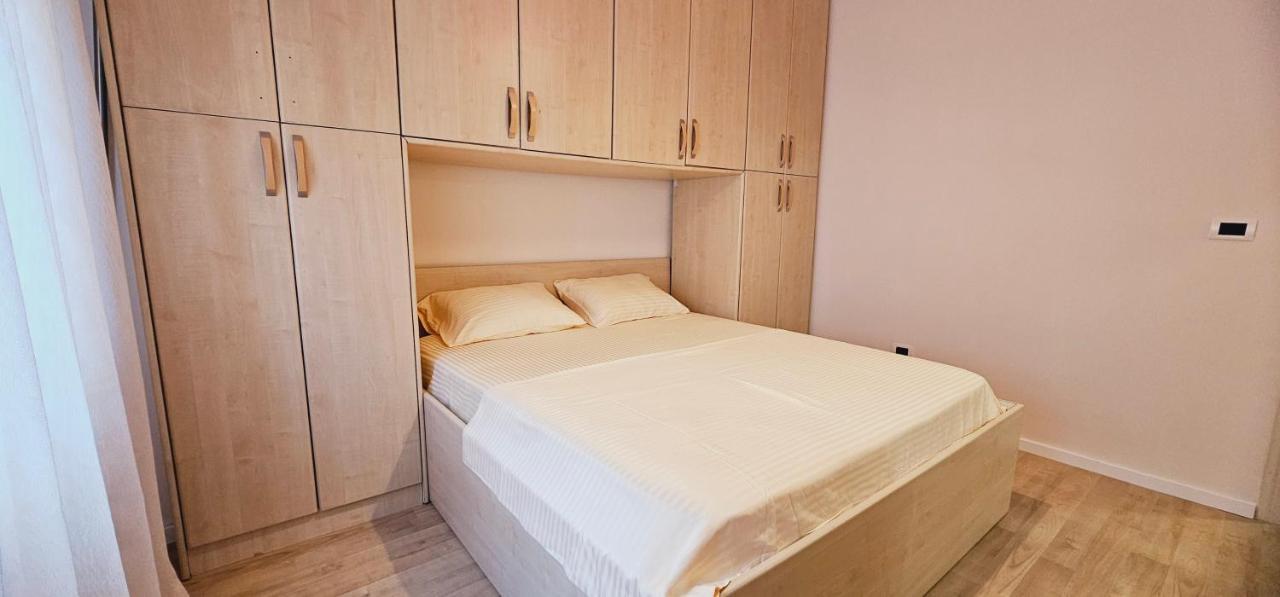 Apartman Discover From Our 3-room With Free Parking-komuna E Parisit Tirana